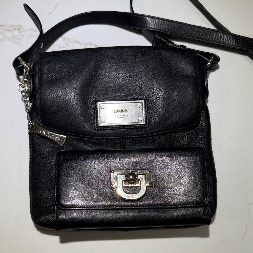 🥳🥳2 PIECE DKNY Set Leather Crossbody Bag & Wallet with storage bag, Black - Picture 9 of 16